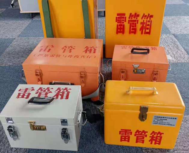 河北矿山作业中的雷管与炸药是如何存放的？